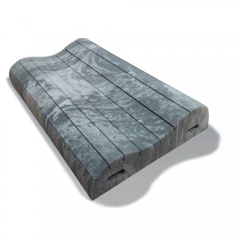 Questo guanciale realizzato in Memory Xform, con aggiunta di ioni d’argento e carbonio, previene la crescita di batteri grazie alle sue proprietà antimicrobiche. Grazie alla sua lavorazione dona il giusto sostegno al tratto cervicale.